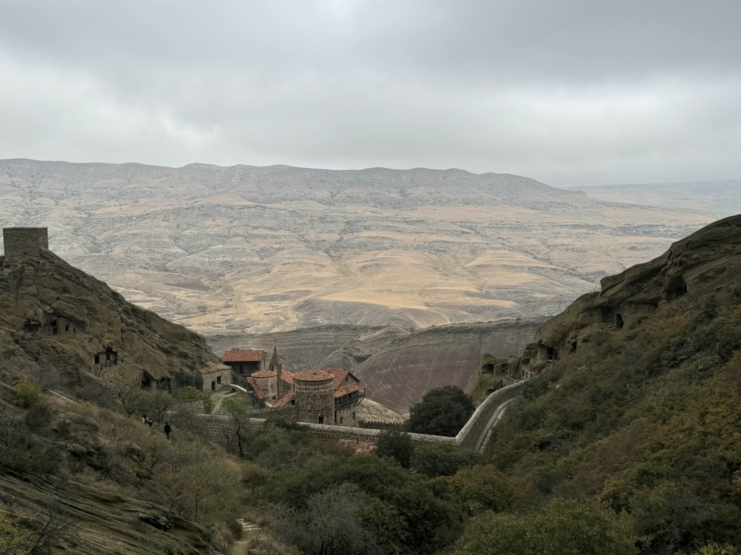 Благодарю за замечательное путешествие в удивительное место - красивое, величественное и святое. Увлеченный гид, Михаил, рассказал