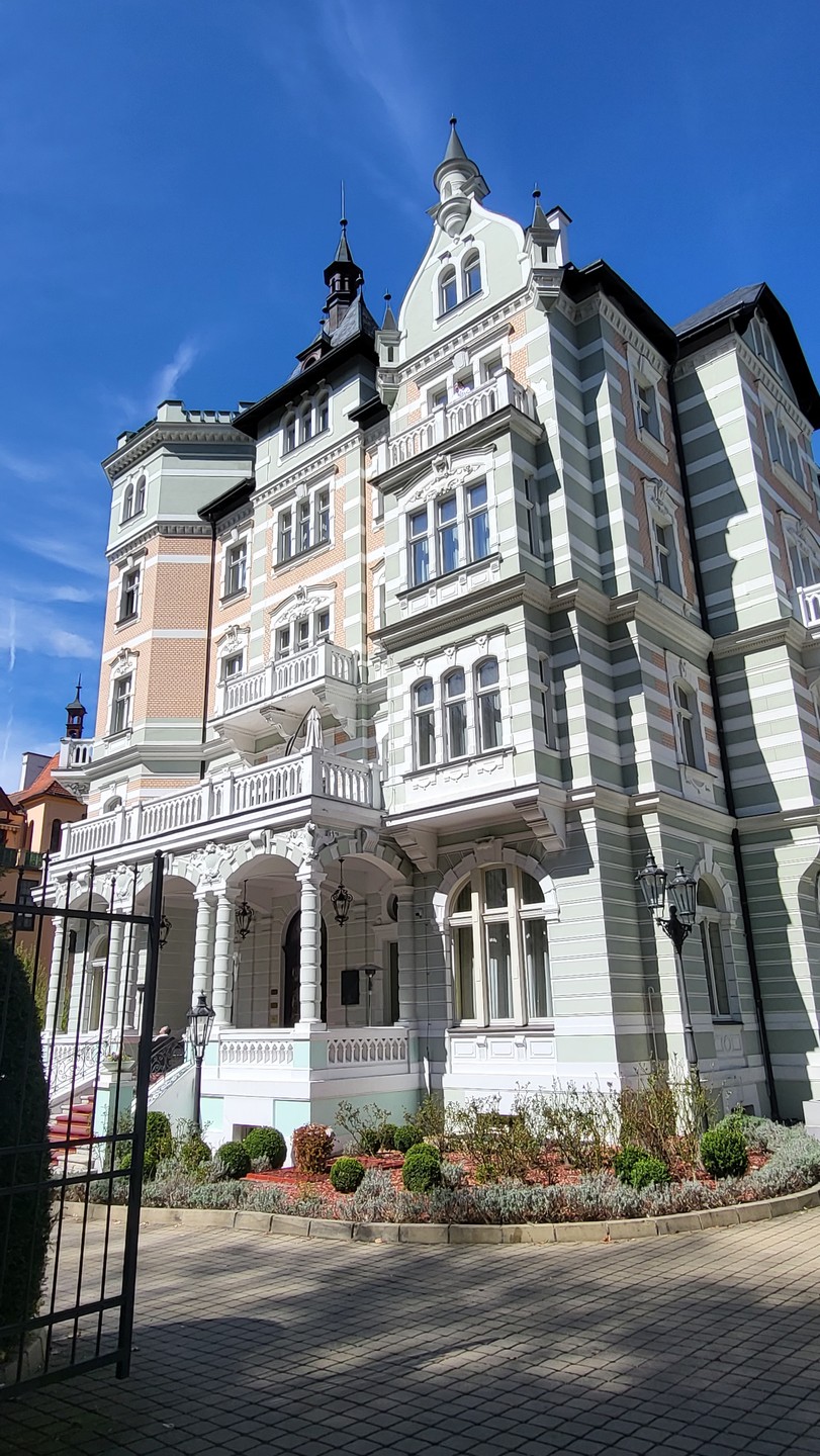 Хочу выразить огромную благодарность Мартину за чудесную экскурсию в Карловы Вары! Всё было организовано на высшем