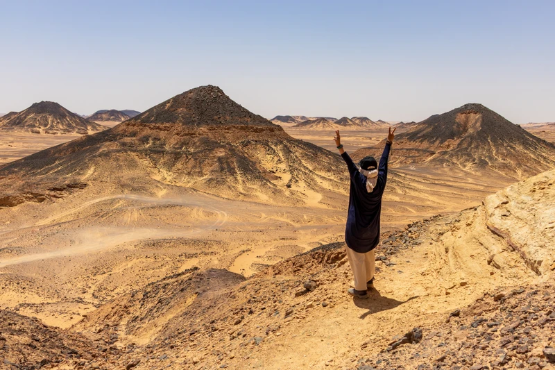 Индивидуально на джипе из Каира по Белой и Чёрной пустыням (всё включено)