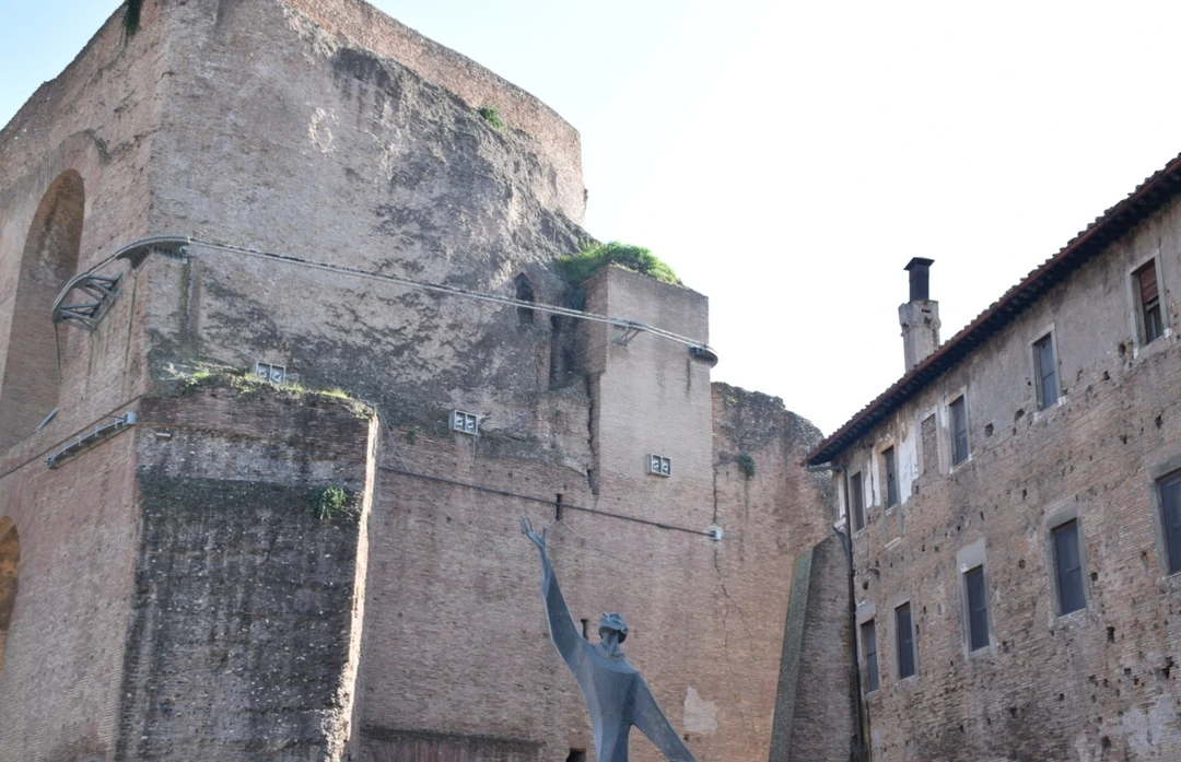 Мадияру спасибо за интересную и нескучную экскурсию! За время нашей прогулки по самому центру древнего города