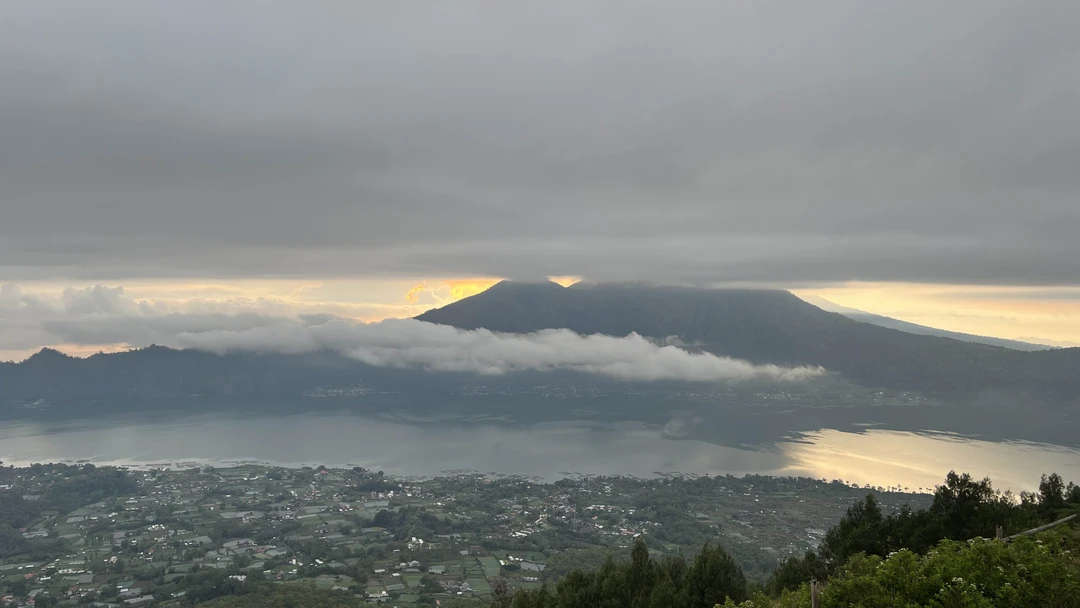 Восхождение на вулкан Батур это конечно незабываемый маршрут, но оно того стоит. Главное прошу обратить внимание