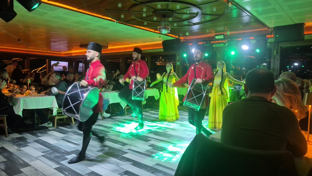 От чистого сердца рекомендую организатора данного круиза! Абсолютно без халтуры, от встречи до высадки на берег!