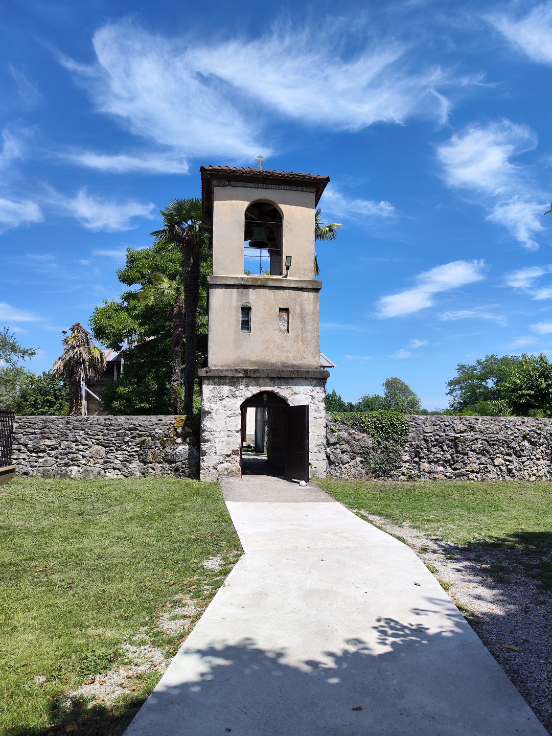 Групповая экскурсия из Сочи к символам Абхазии с посещением цитрусового сада (Анна)