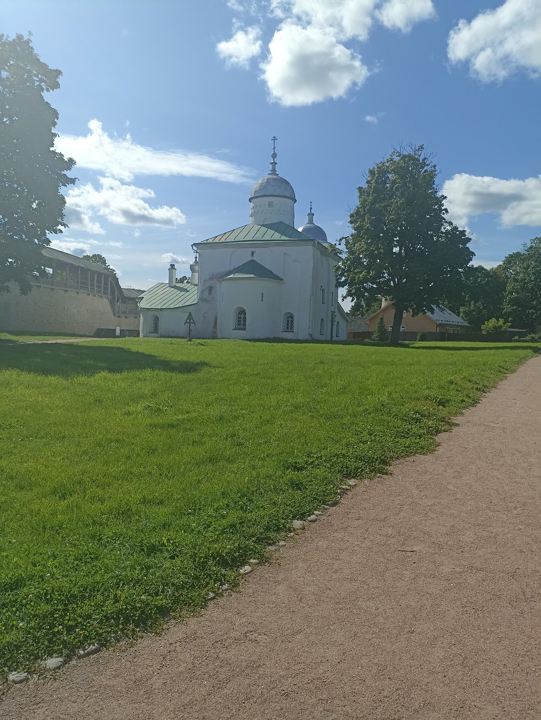 Древняя Русь без тоски: Изборск (Любовь)