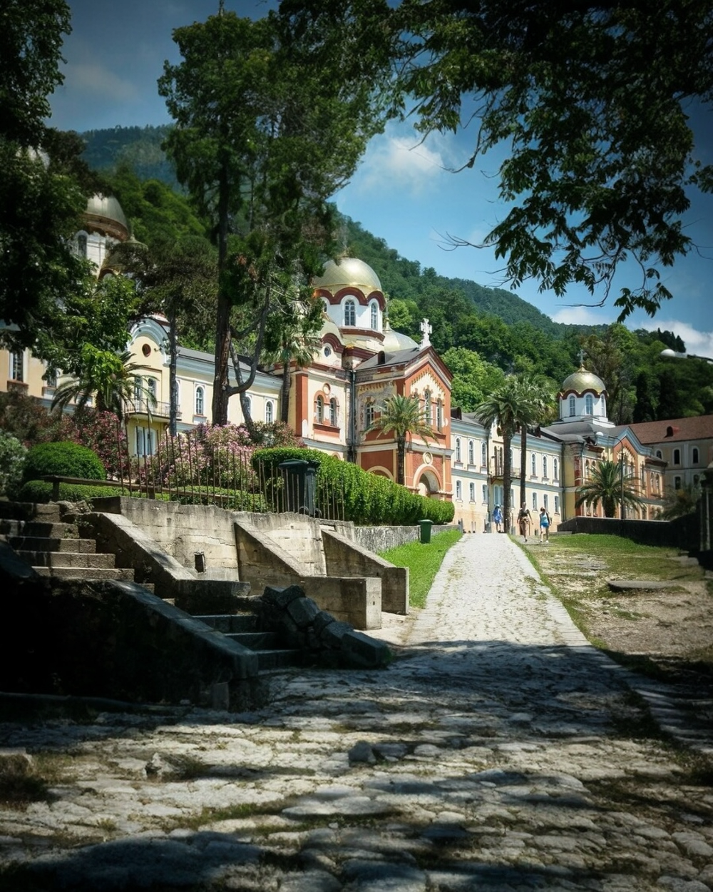 Главное изображение экскурсии - Новый Афон из Пицунды: от древних святынь до подземных чудес