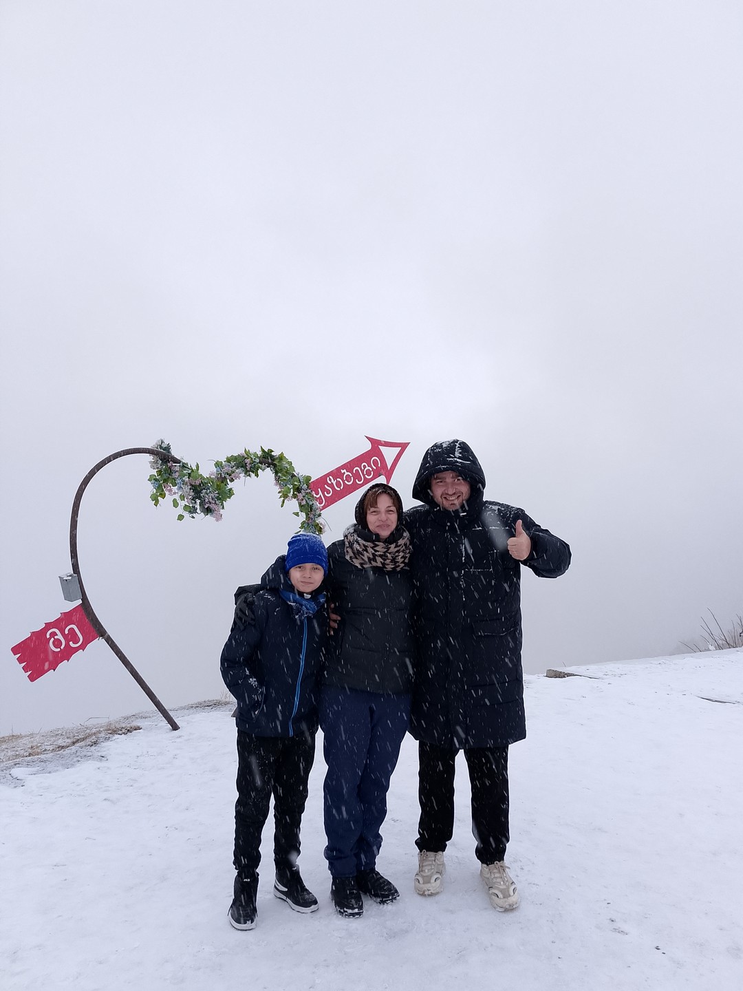 Мы с сыном ездили на экскурсию с гидом Георгием. С первой минуты он расположил к себе