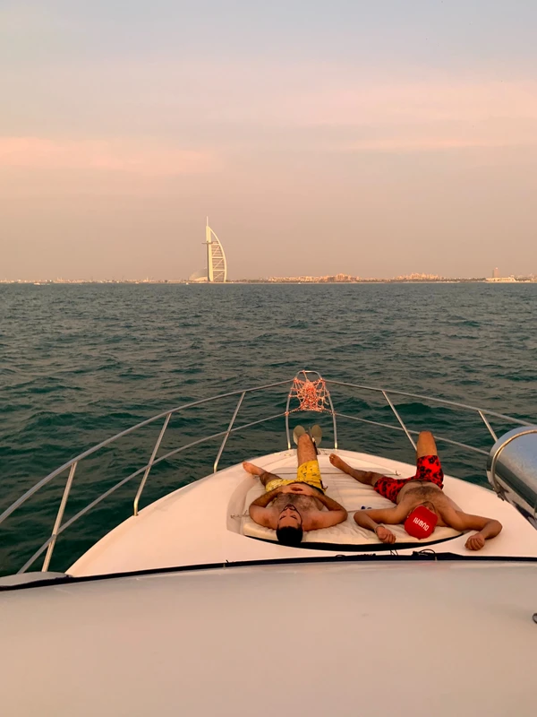 На яхте - по топовым локациям Дубая