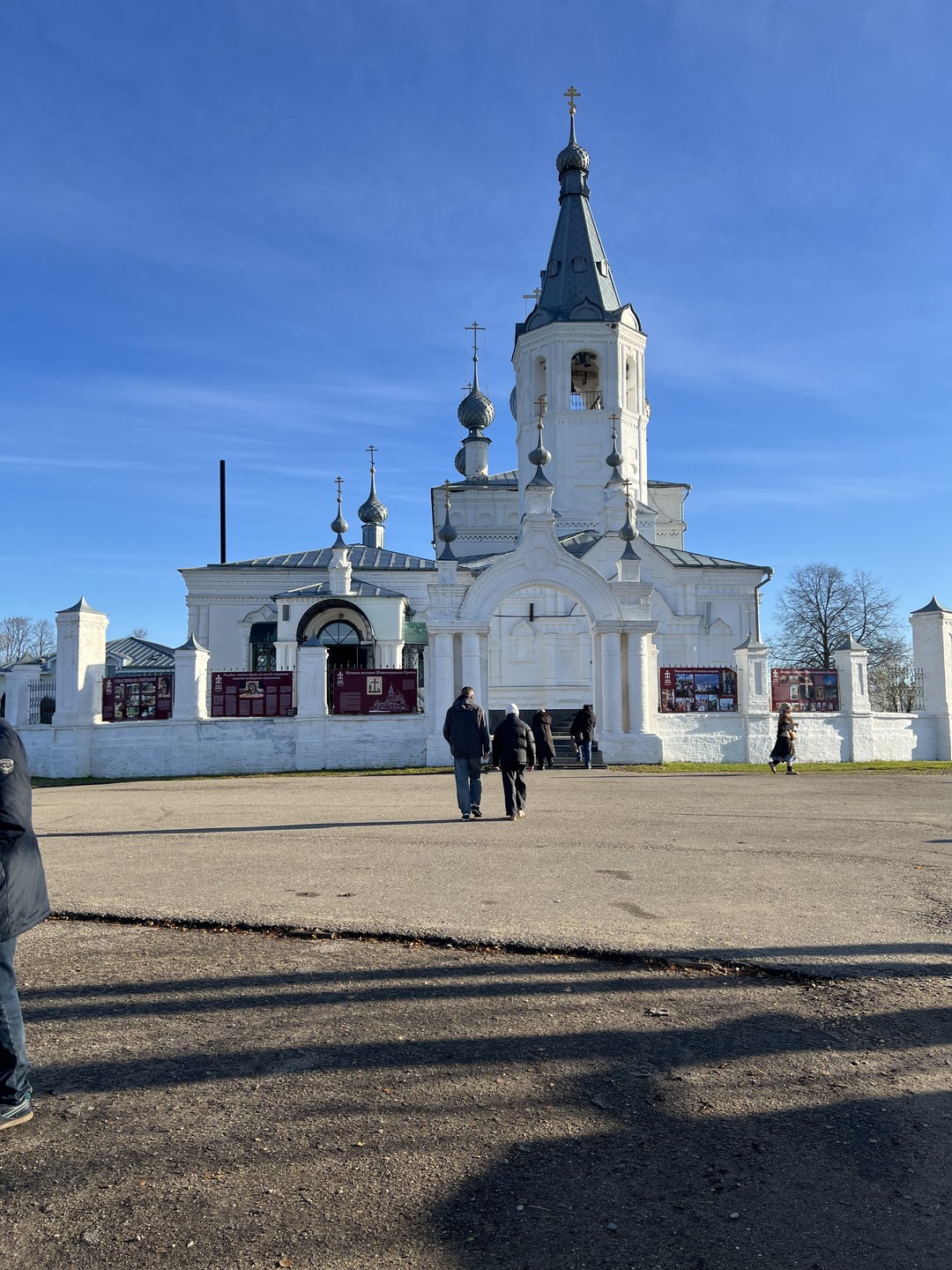 02.11.2025 года мы с мужем побывали на замечательной экскурсии к Животворящему кресту в Годеново. В этот