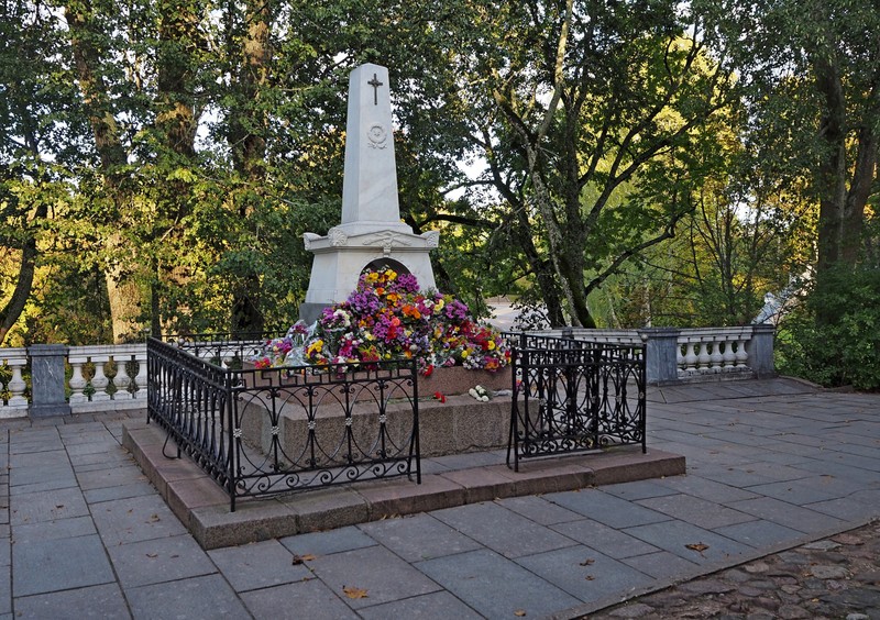 Михайловское, Бугрово и Святогорский монастырь за 1 день (на вашем авто)