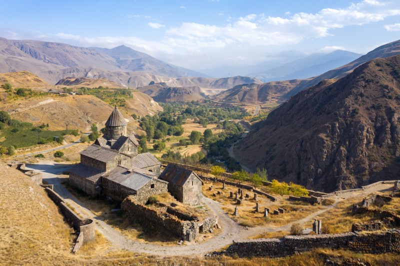 Индивидуальный джип-тур по малоизвестной Армении: гора Хуступ, озеро Цаккари и древние обители