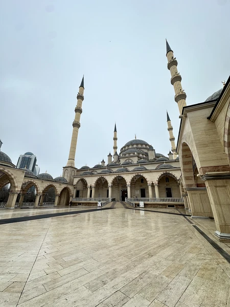 Удобный гид, чтобы спокойно в своем темпе погулять по Грозному)