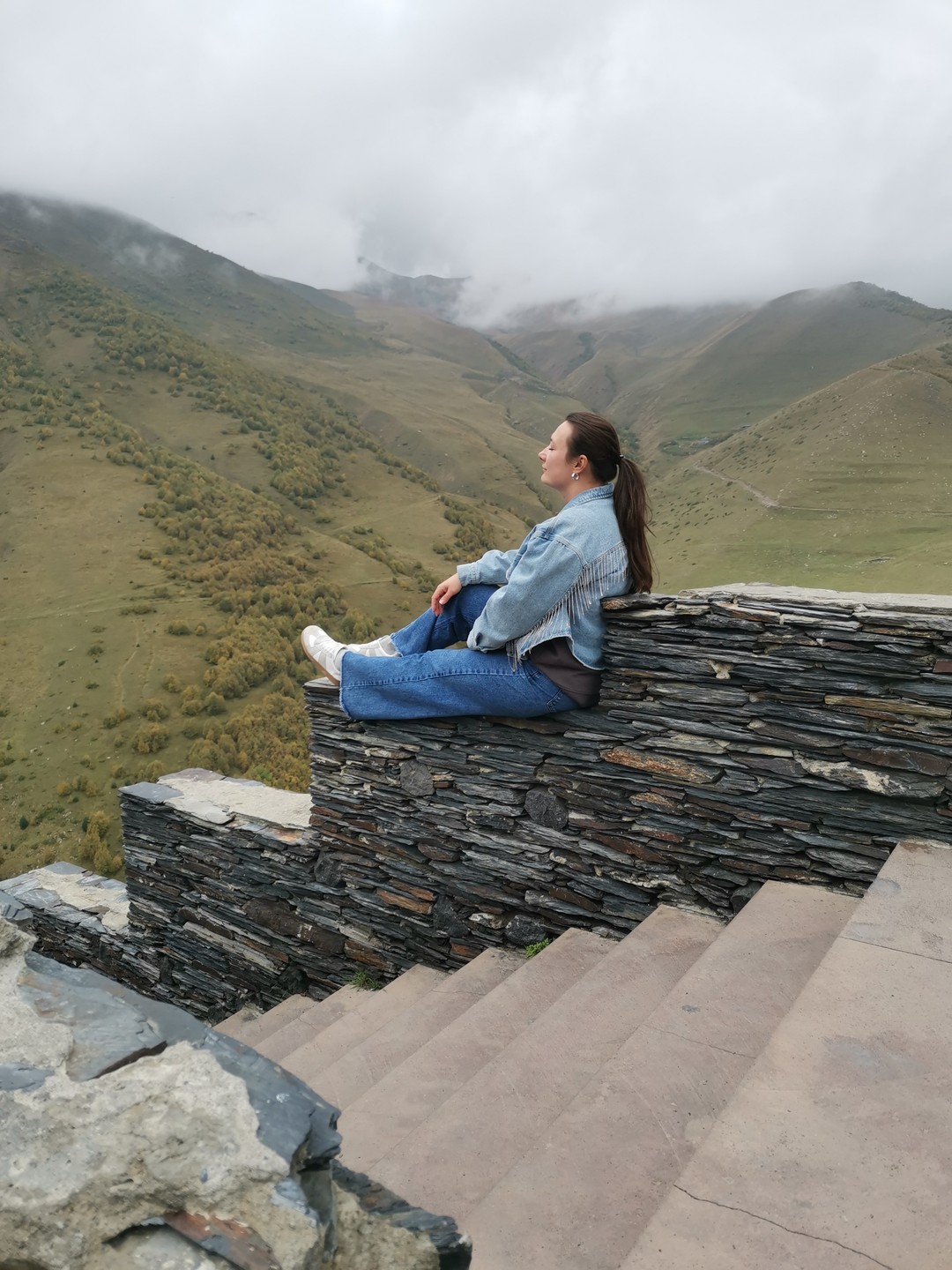 Экскурсия понравилась, горы прекрасны, локации интересны, гид рассказывала все на 2 языках, русский и английский. Мы