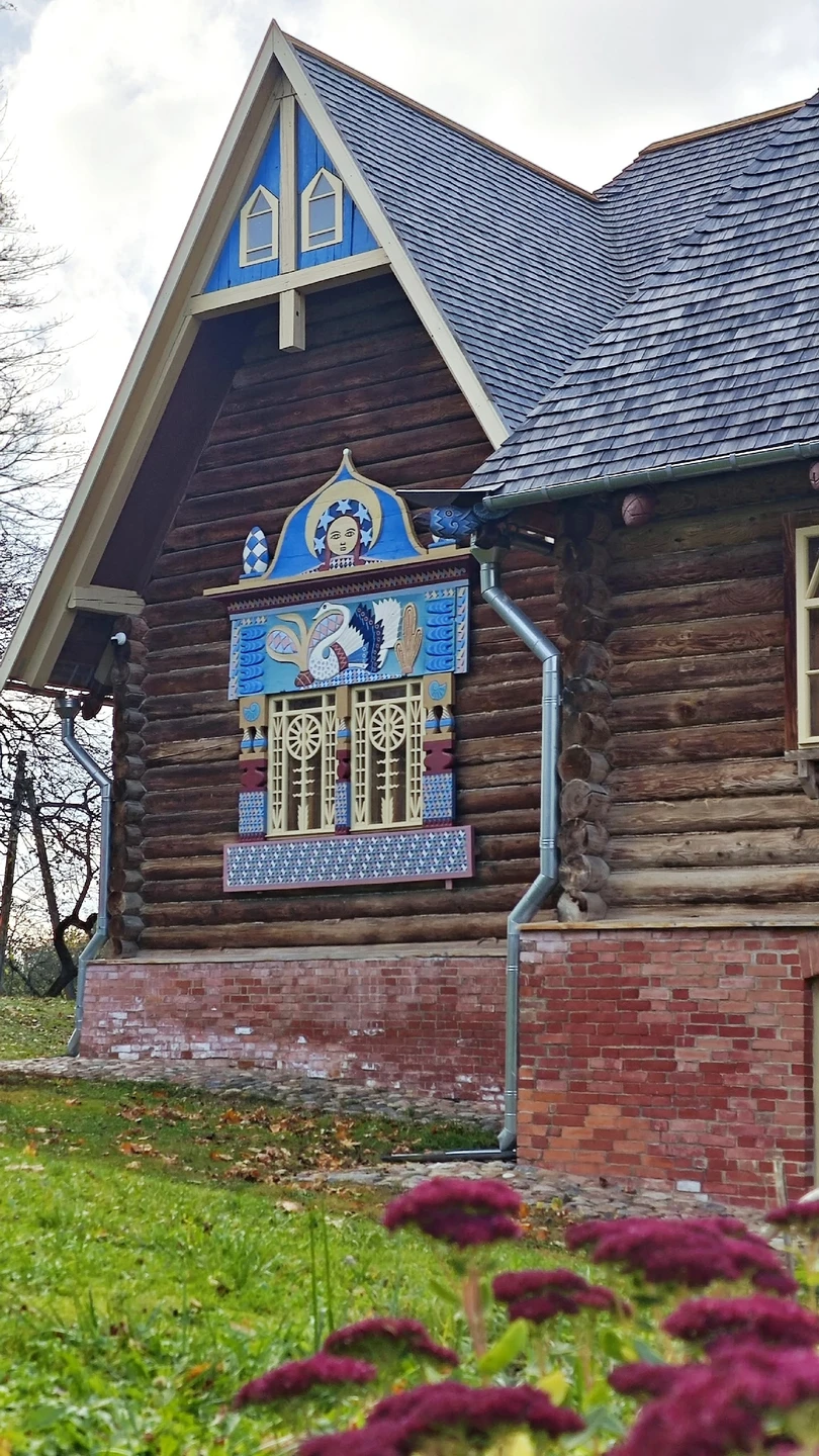 Остались очень довольны. Виталий приятный, эрудированный рассказчик. Слушали б и слушали. Спасибо огромной за несказанное удовольствие