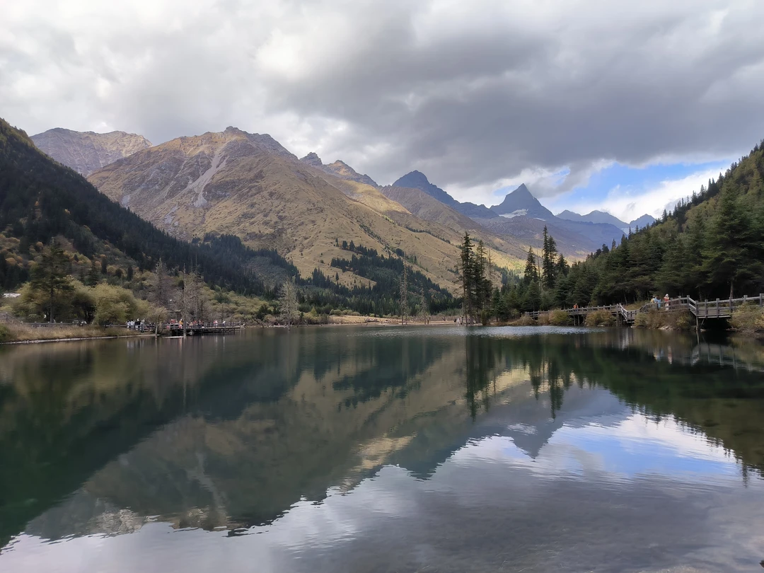 Тур полностью оправдал ожидания: замечательные природные локации, адекватный график переездов, хорошие условия проживания. Маршрут не трудный: