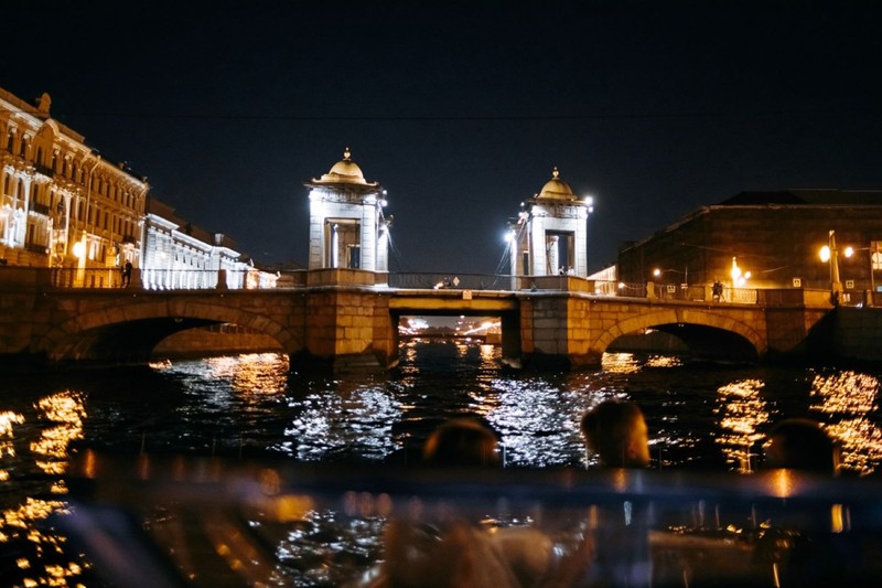 Ночная прогулка на катере к разводным мостам