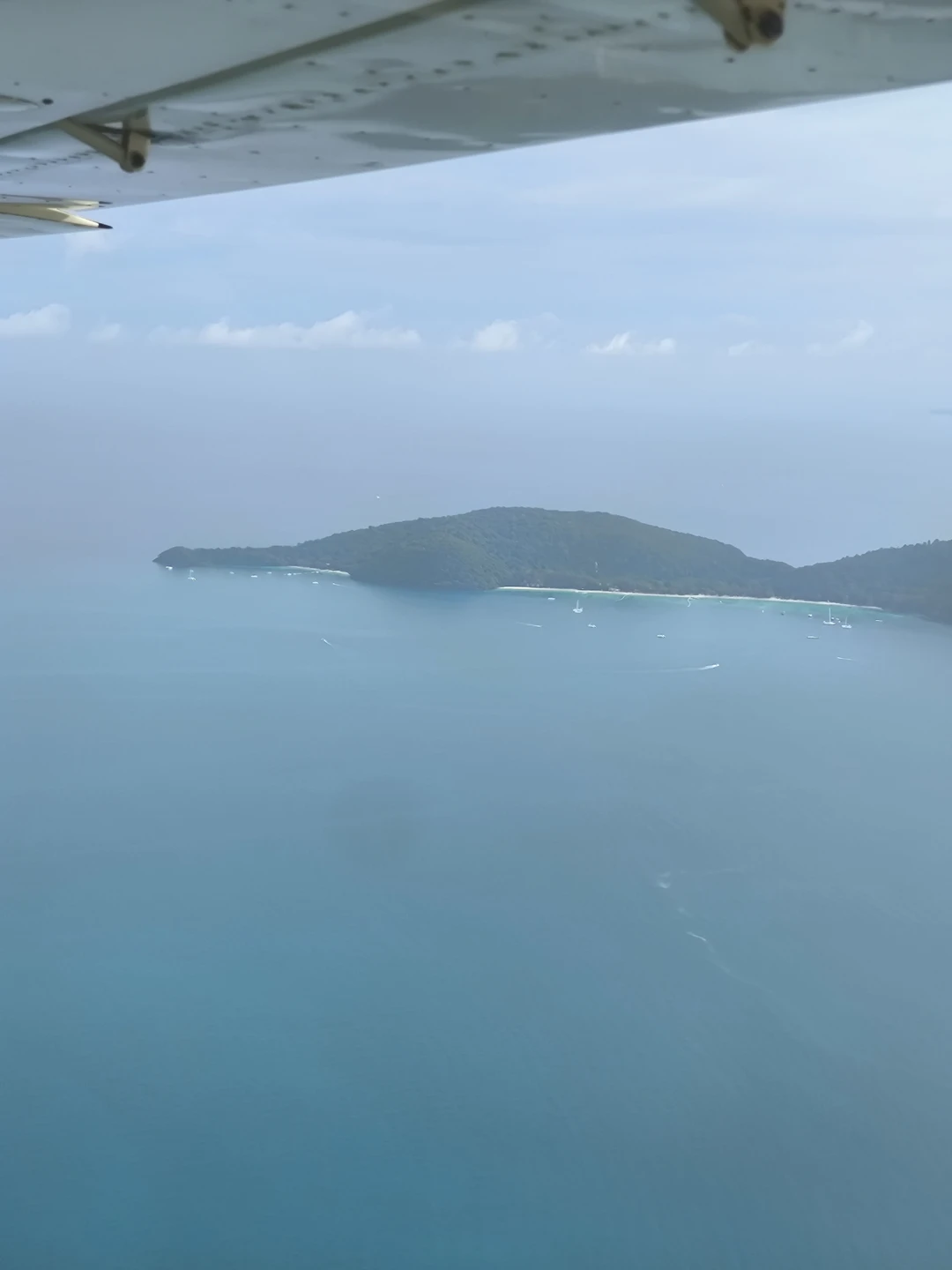 Идея полета-просто классная тема. Вид сверху прекрасен. Спасибо за организацию данного вида отдыха!