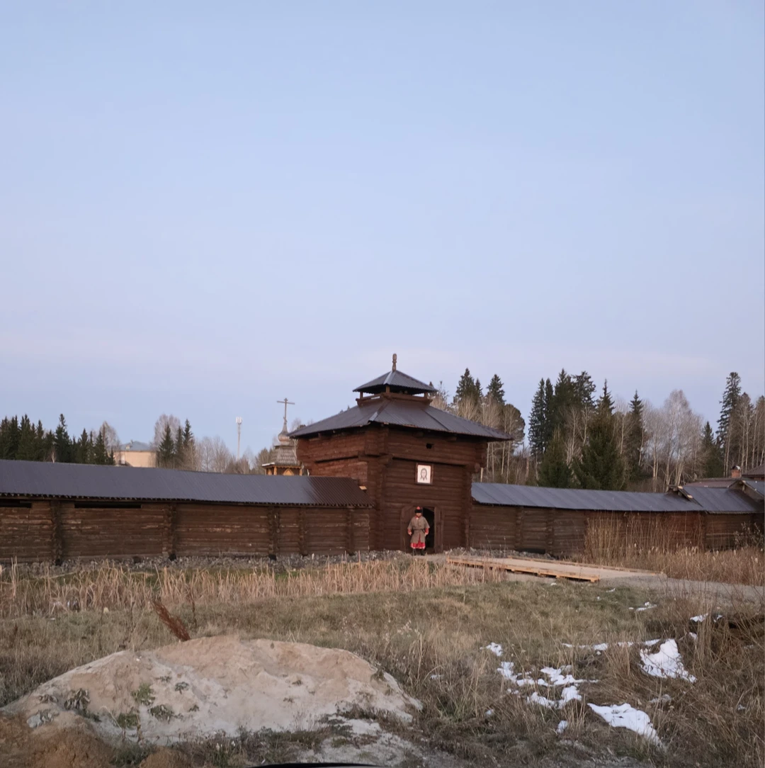 Давно интересовался темой Сибирских казаков и очень хотелось посмотреть на быт вживую. Понравился комфортный и достаточно