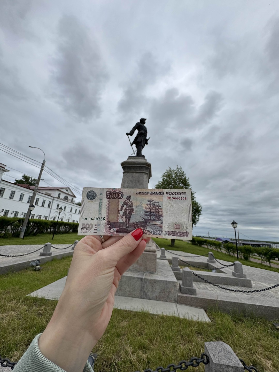 Прекрасный экскурсовод! Очень интересная программа! Всё расскажет, покажет и ещё порекомендует интересные места в городе, где