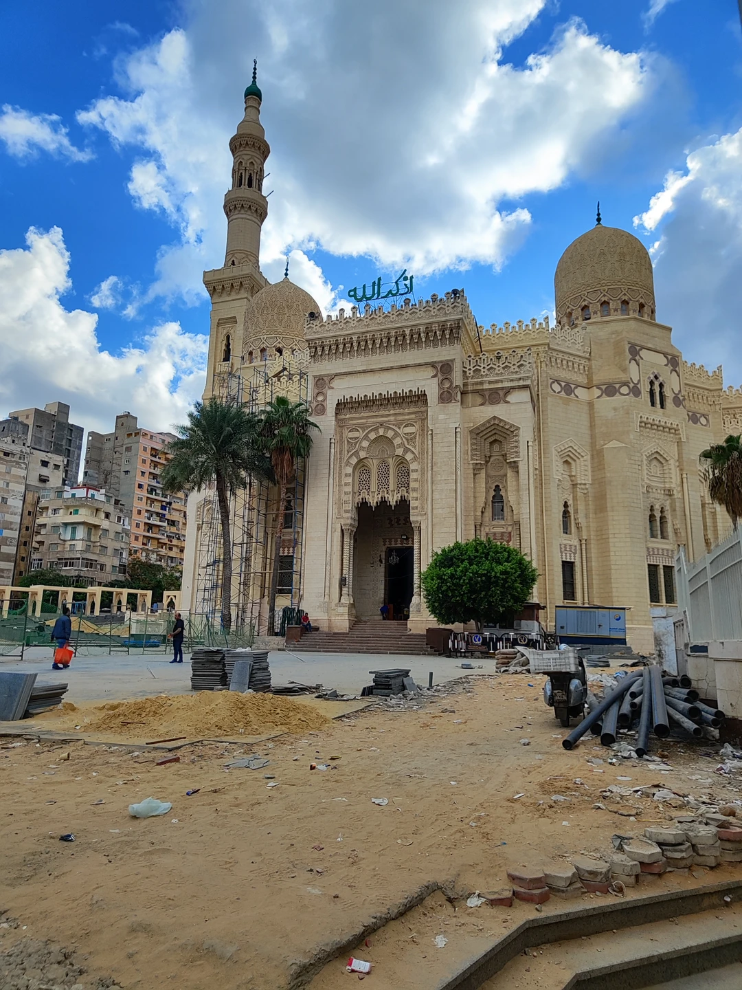 Брали экскурсию по Александрии на 2 взрослых и ребенка 6 лет. Ахмед откликнулся один из первых