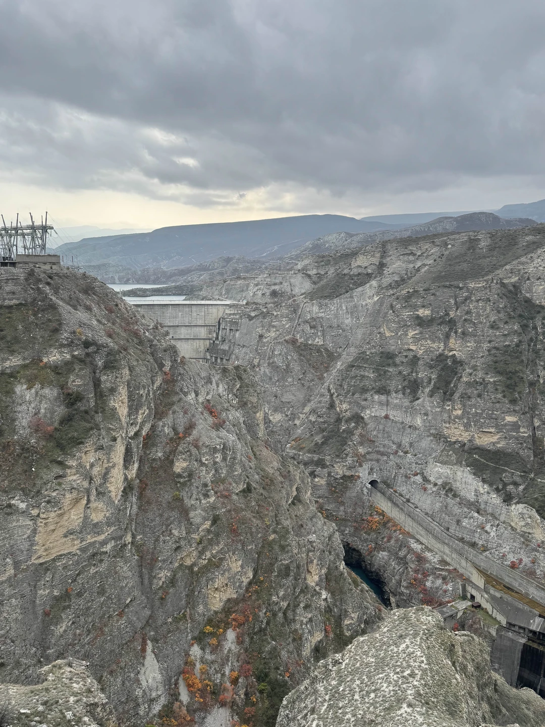 Присоединяюсь к каждому положительному отзыву!!! Ездили на экскурсию с Гаджи - всё прошло ВЕЛИКОЛЕПНО! Комфортное, безопасное