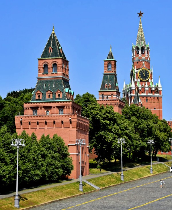 Истории и загадки каменных стражей Кремля