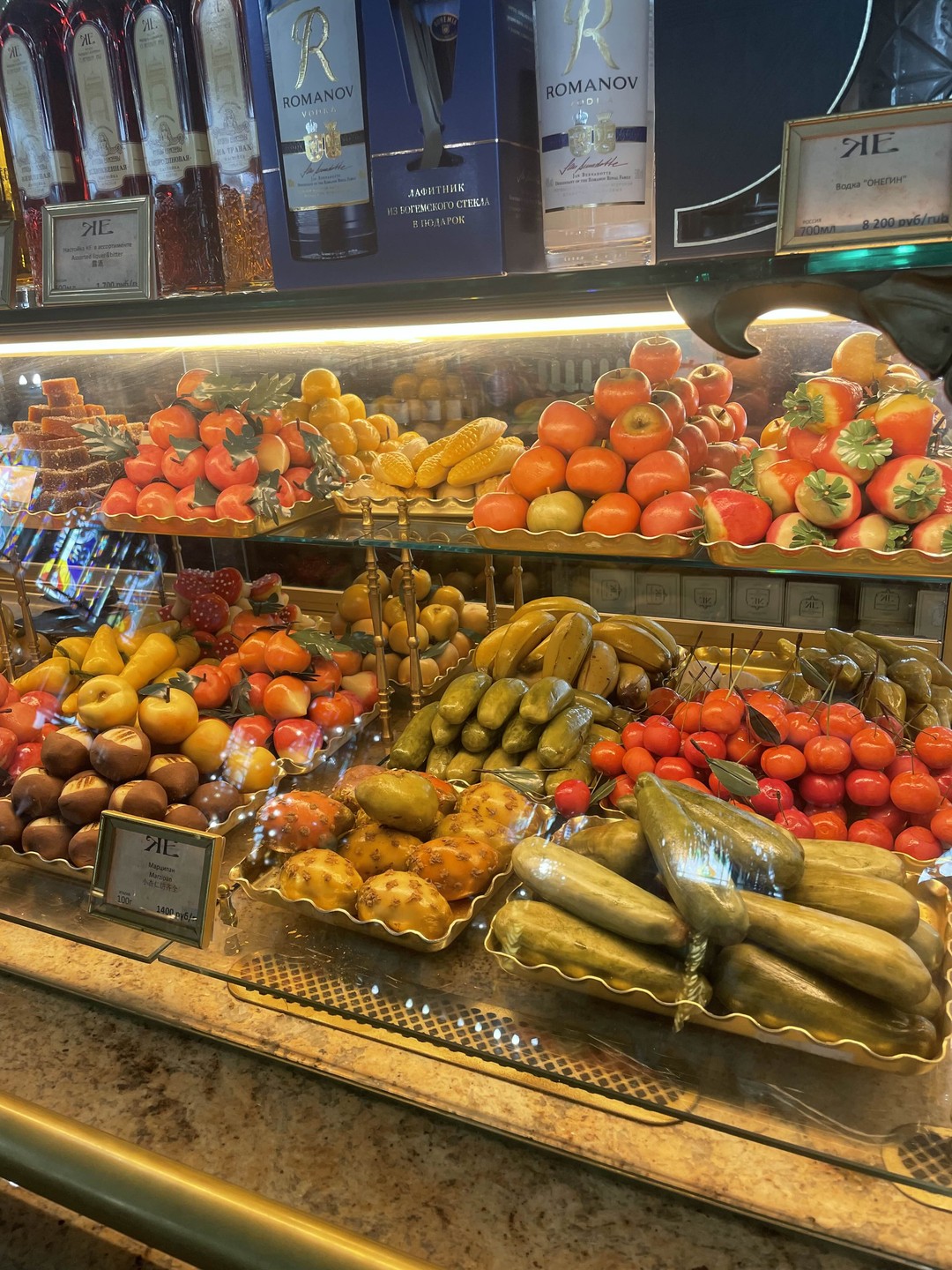 Гид Марина увлеченный своим делом профессионал. В восторге от экскурсии. Елисеевский- это просто шедевр русского зодчества,