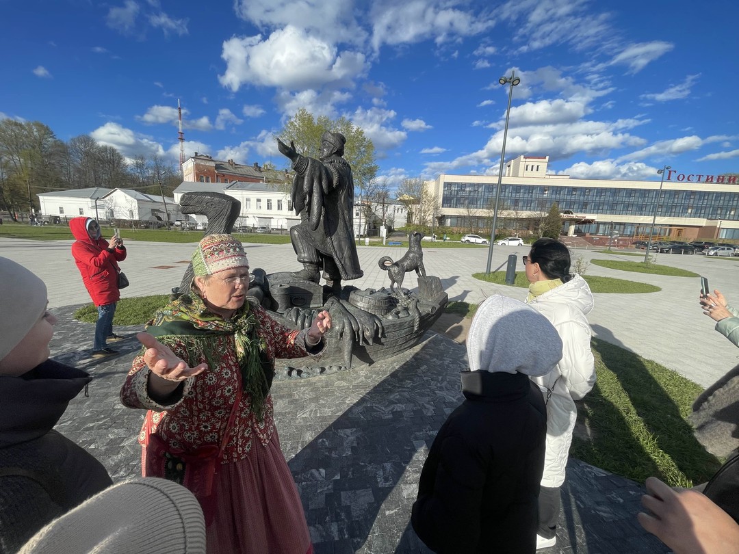 К хозяйке Славенского конца в Великом Новгороде (Николай)