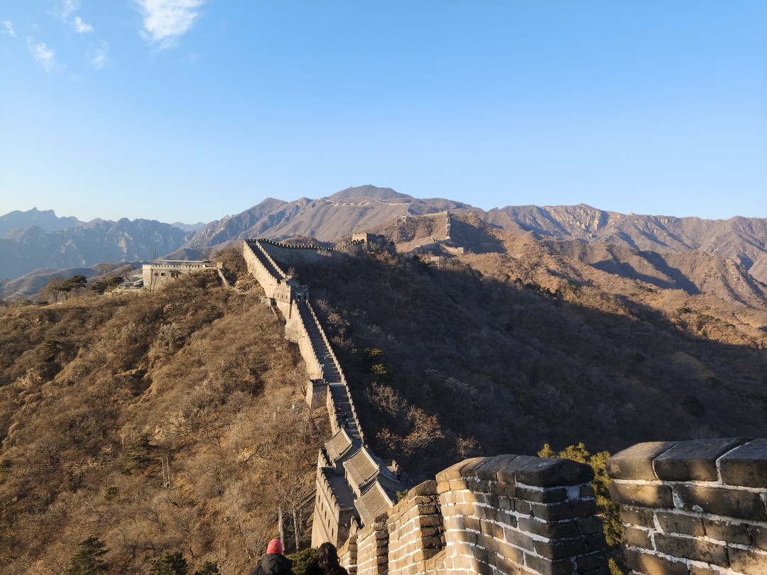 Сегодня состоялась у нас замечательная экскурсия к Великой Стене. К нам приехал (прямо к отелю) гид