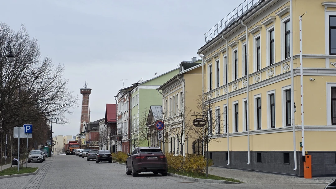 Очень плавная экскурсия. Анатолий подробно рассказал про историю города Рыбинска, ответил на все возникающие вопросы, отвел