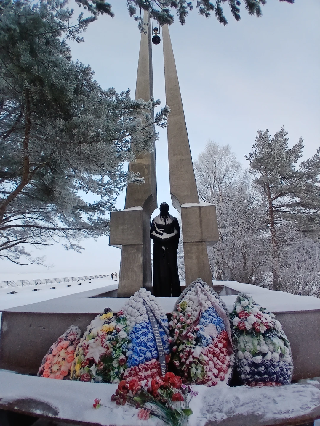 Прекрасно съездили на Белое море, посмотрели Русский север в его величии и безмолвии)) Алексей всю дорогу