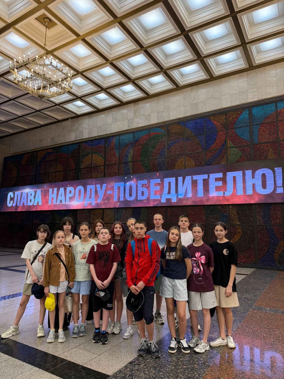 Мы приехали из Санкт-Петербурга в Москву, чтобы посетить много разных мест! Особое значение для нас имела экскурсия в Музей ВОВ.