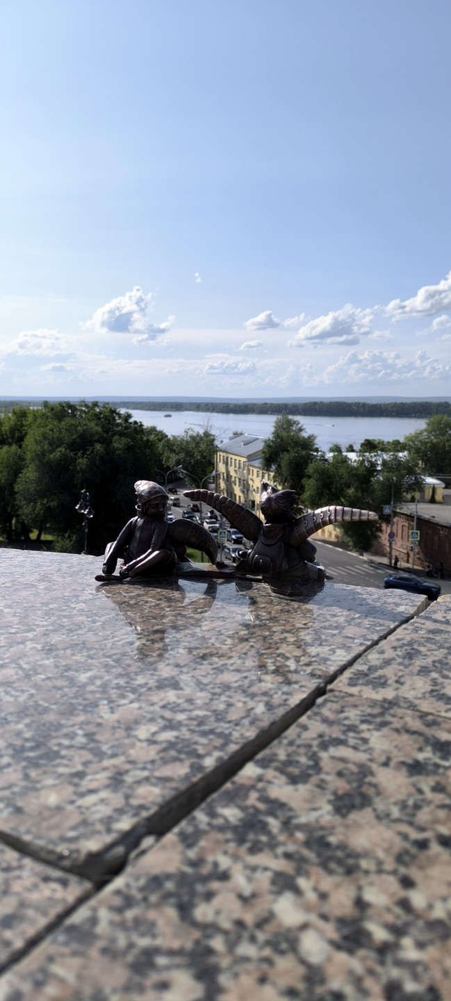 Первый раз в городе, пока добирались до места встречи нам ничего не понравилось. После экскурсии захотелось