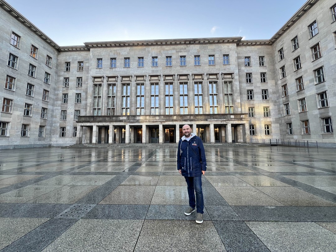 Лиза просто супер! Абсолютное знание истории, событий, лиц, фактов и философии! Тем, кто хочет узнать больше, чем рассказывали в учебниках - вам сюда