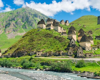 Осетия: Кармадонское ущелье, Даргавс, Мидаграбинская долина и кулинарный мастер-класс