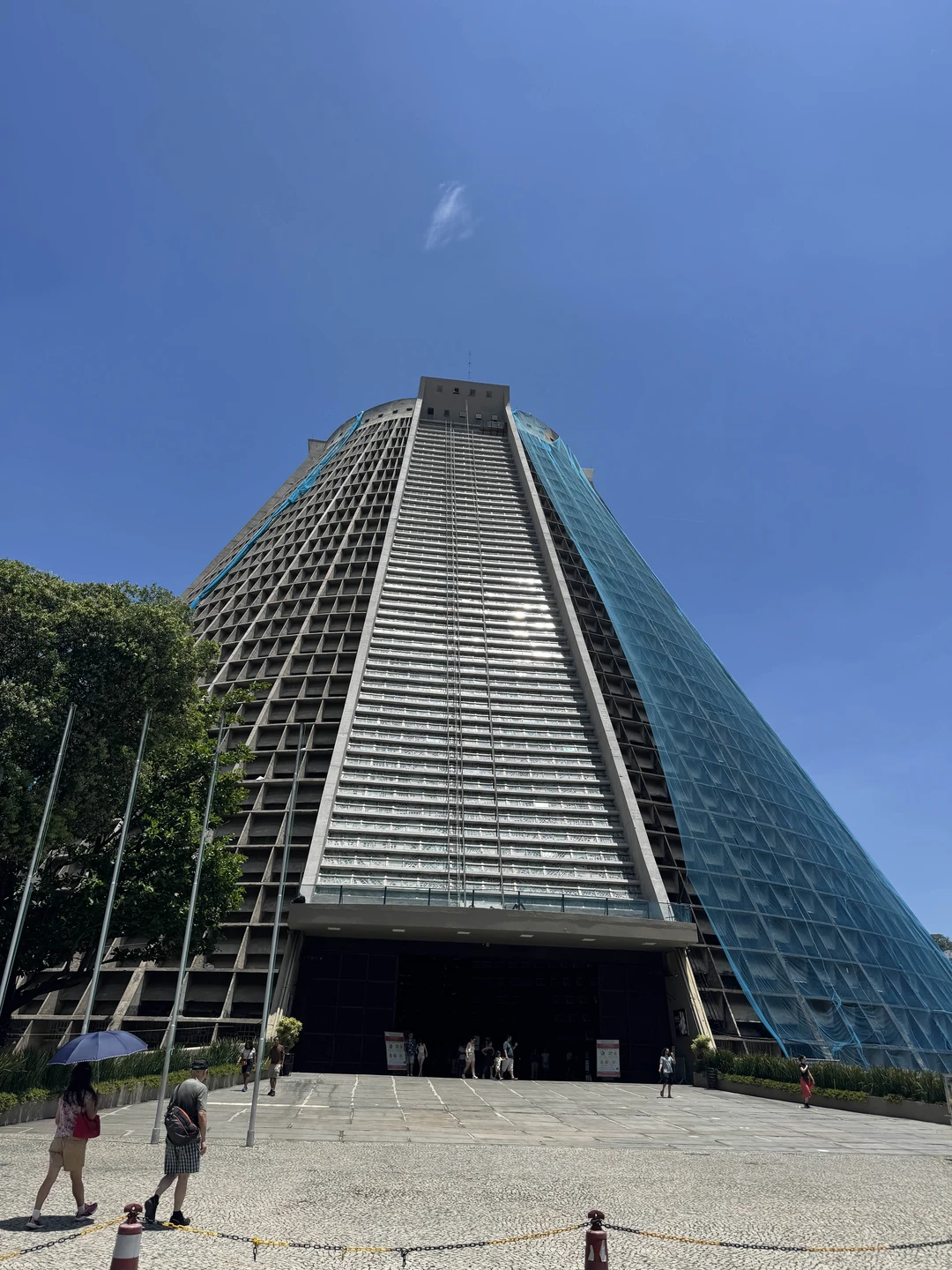 Андрей провел прекрасную экскурсию по всем ключевым пешеходно доступным достопримечательностям Рио, рассказал про историю, особенности, обращал