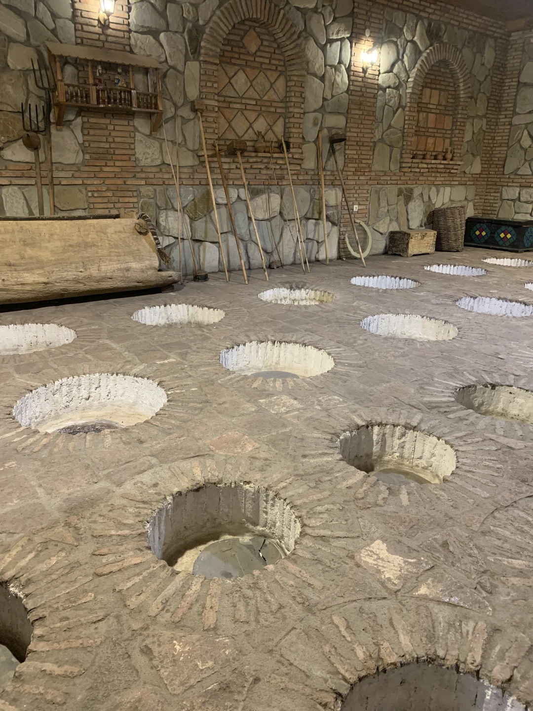 Нашим экскурсоводом был Владимир. Человек грамотный, профессиональный рассказчик, увлеченный историей Грузией. Экскурсия прошла на одном дыхании