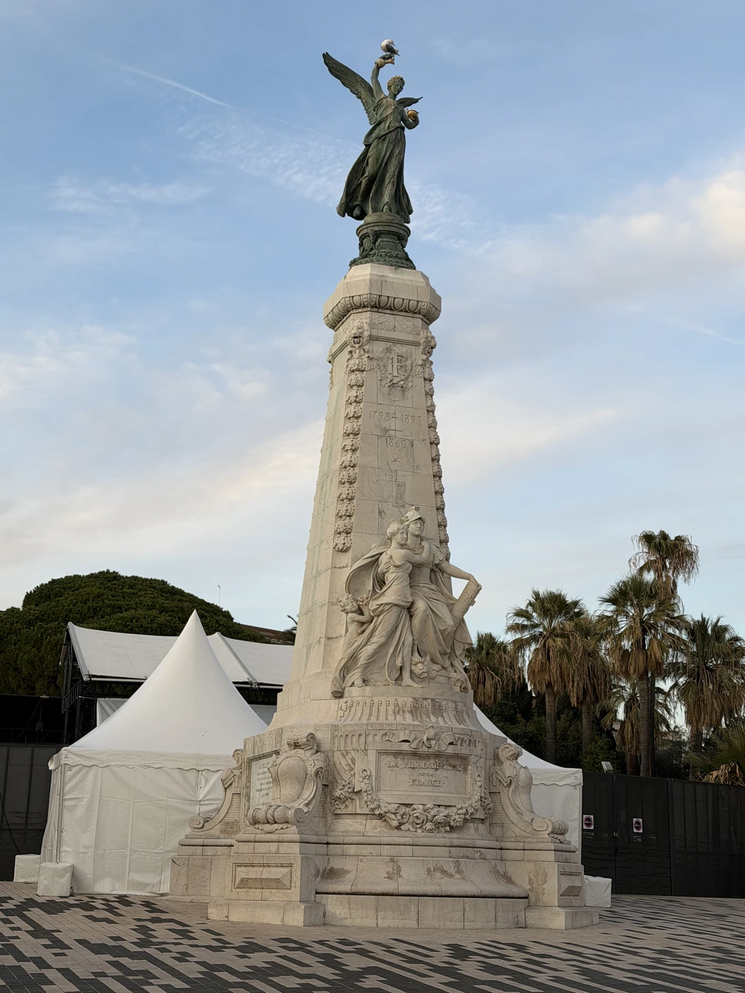 Ницца бесподобна! Мария- прекрасный и знающий гид, информация подается легко и с большой нежностью к городу. Рекомендую на 100%