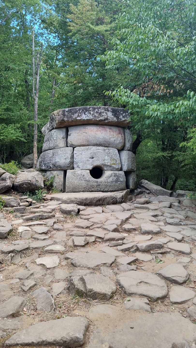 Тайны дольменов Геленджика (Виктория)