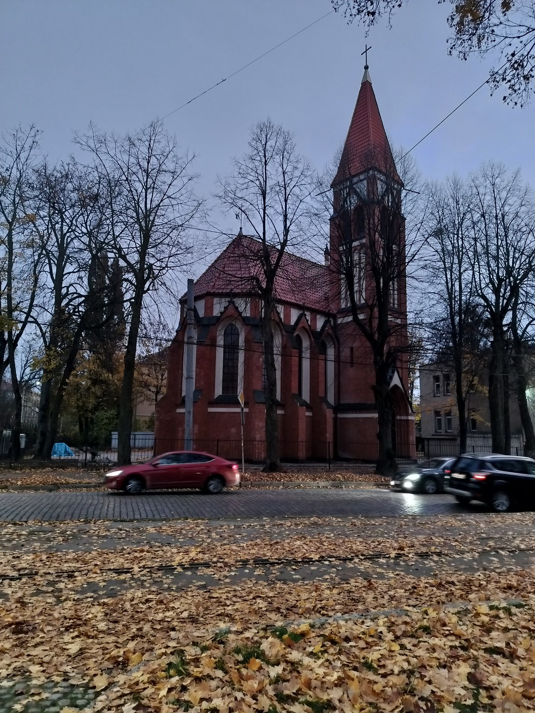 Атмосферная прогулка по старым улочкам Калининграда с очень приятным гидом Александром. В условиях ограниченного по времени