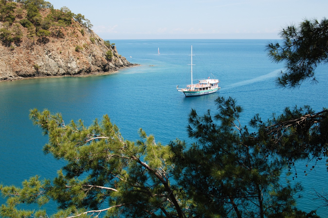 Солнце, море, бирюза: на прогулочном катере по бухтам Кемера