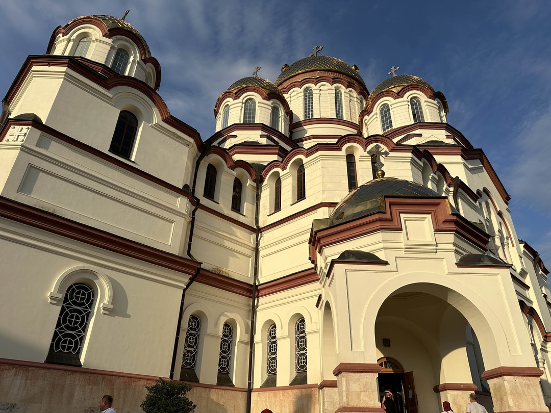 Путешествовали по Абхазии 22сентября с супругом, гид Дамэй все подробно рассказал, показал, сформировал самые лучшие воспоминания