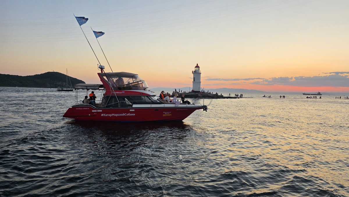 Экскурсия Морская прогулка во Владивостоке: под мостами и закатными огнями + дегустация