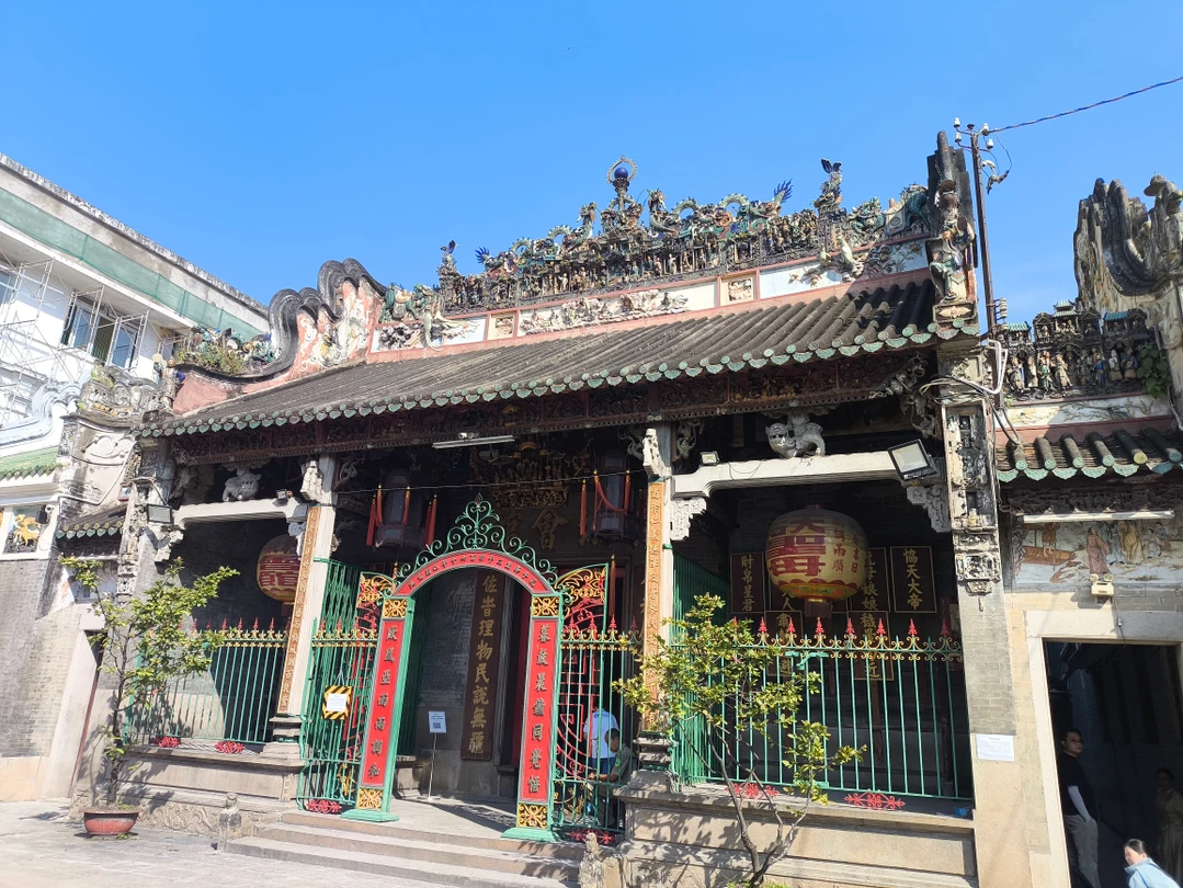 Очень понравился вид экскурсии. Смогли за короткое время понять общие черты города, определить куда сходим посмотреть более детально