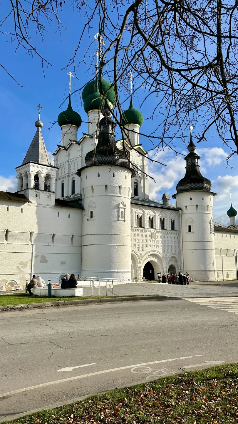 Мы познакомились с Ростовом Великим на экскурсии с гидом Станиславом!) Однозначно мы сделали правильный выбор!