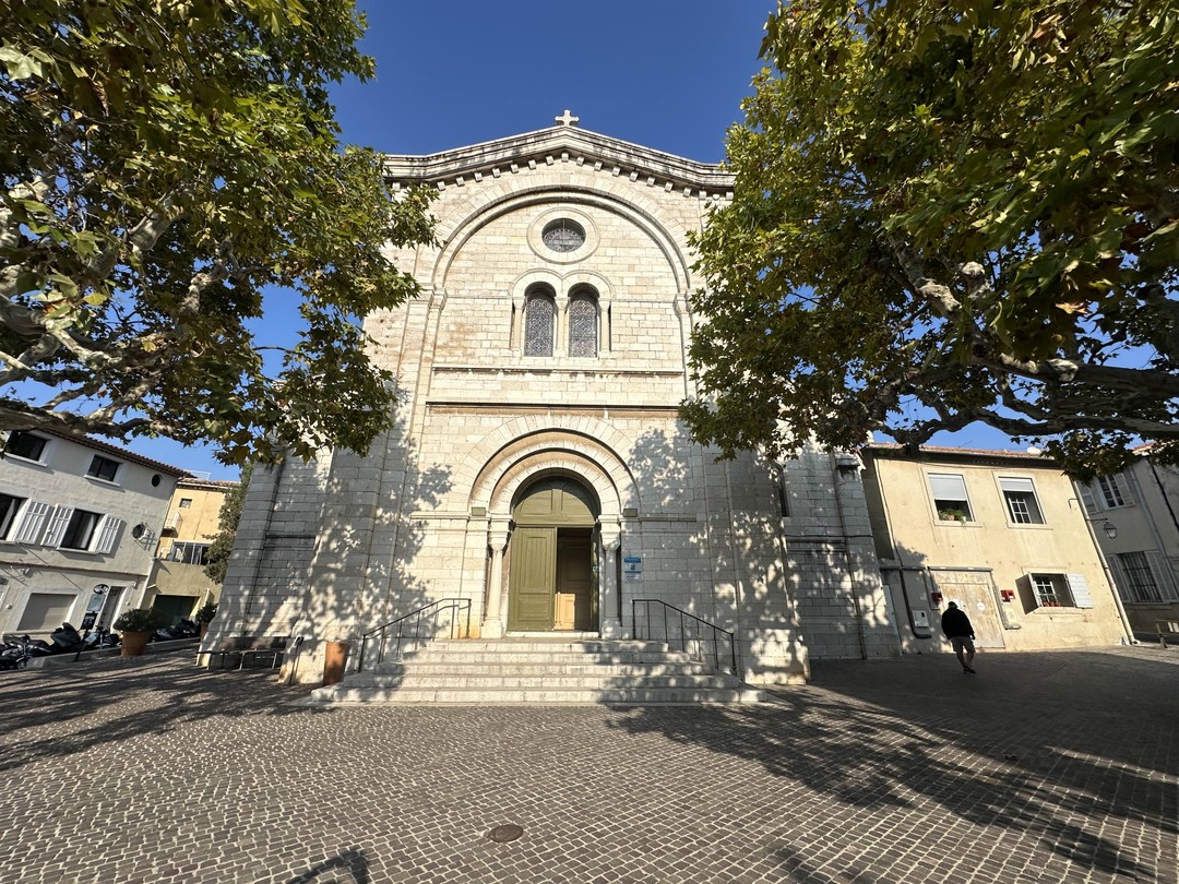 Спасибо Олегу за интересную экскурсию. Посмотрели Кассис, искупались в море, побывали на винодельне, полюбовались панорамой, каланками