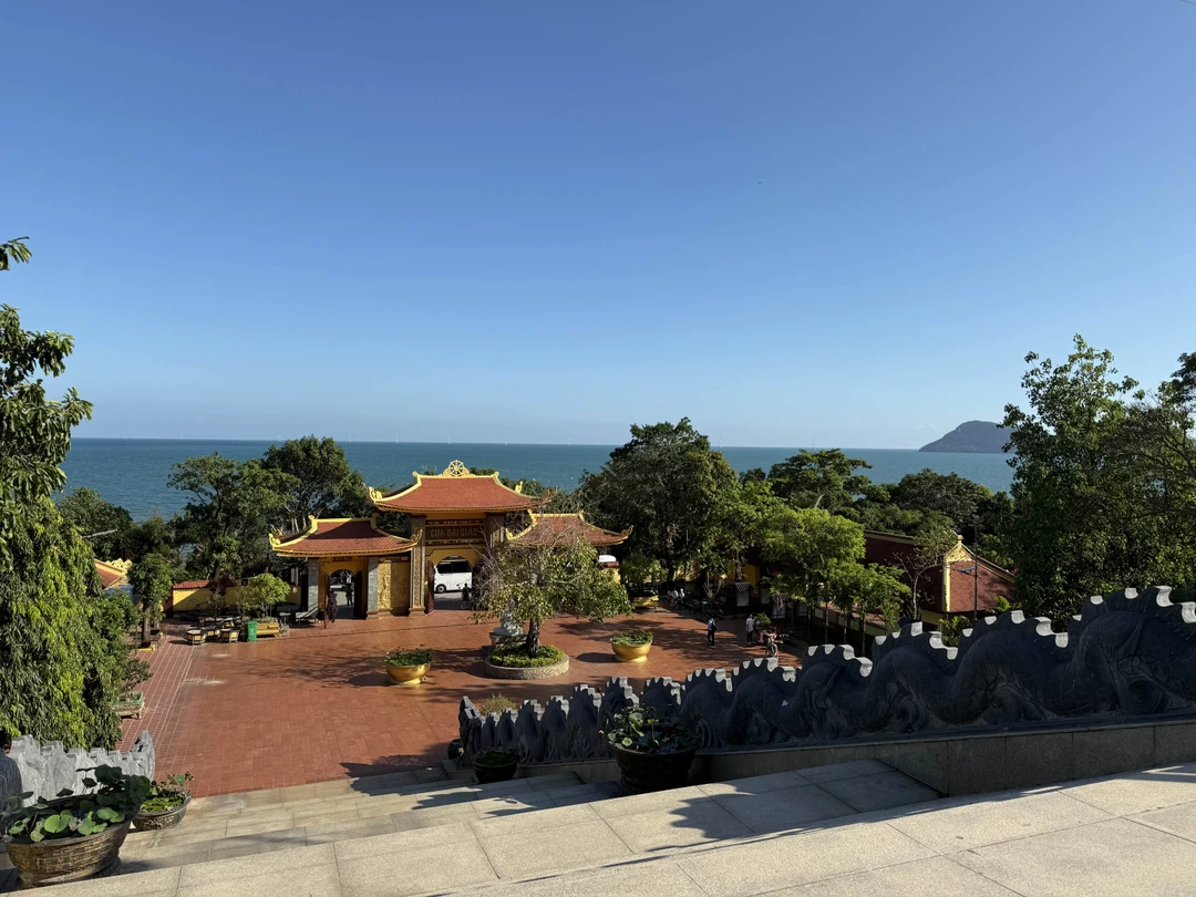 Наша небольшая компания из 6 человек осталась очень довольна экскурсией на Фукуок, которую провел для нас