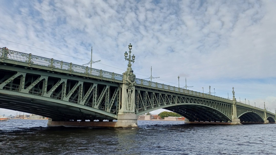 По рекам утреннего Петербурга - на катере и в небольшой группе (Александра)