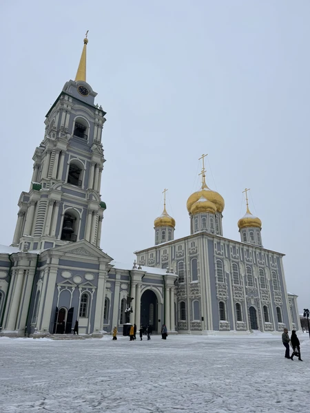 Экскурсию проводил Николай