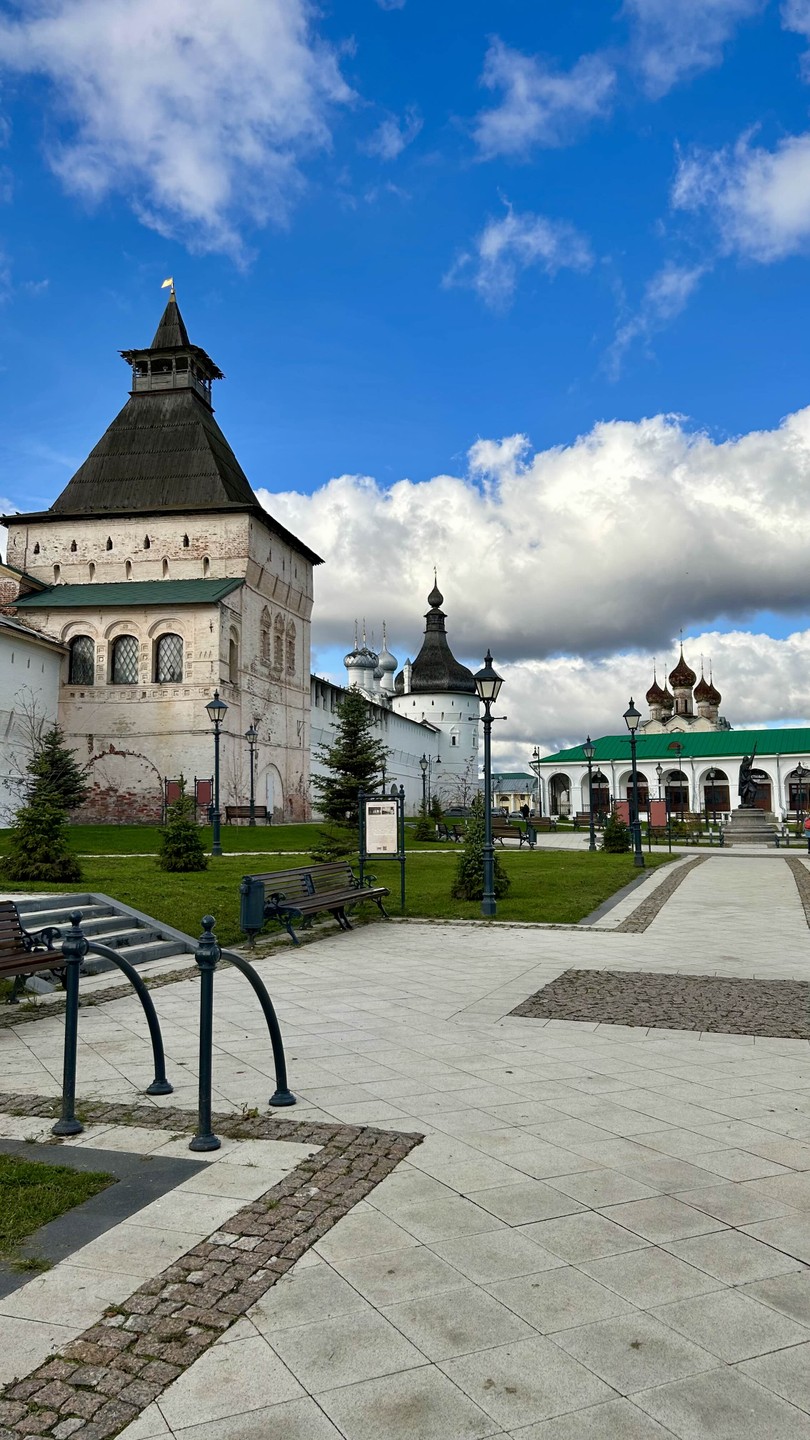 Мы познакомились с Ростовом Великим на экскурсии с гидом Станиславом!) Однозначно мы сделали правильный выбор!