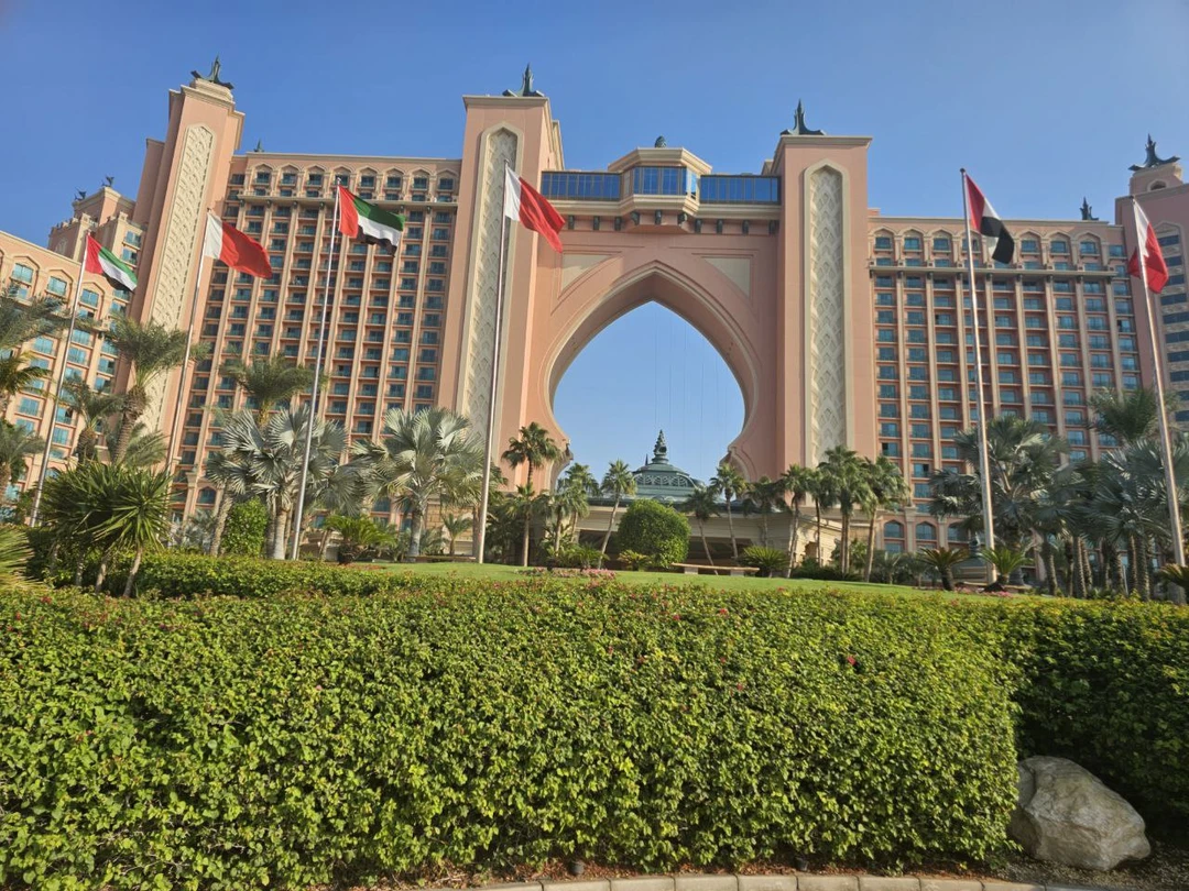 Эта экскурсия "Многогранный Дубай: насыщенный день в мегаполисе" с Анатолием (Дониёр был занят и экскуриию провел